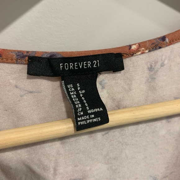 Forever 21 cropped tee - Picture 2 of 2